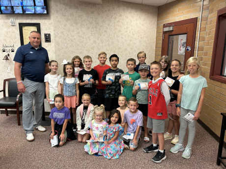 Students holding their praise notes